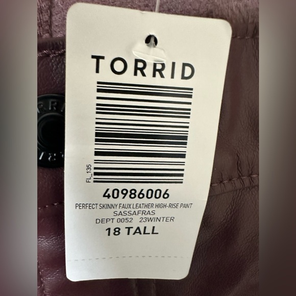 NWT; Torrid Skinny Faux Leather high rise Pant🌟 - Picture 10 of 10